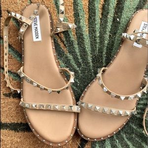 Steve Madden travel tan studded sandals 9.5